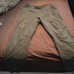 Mint condition no rips stains very comfortable